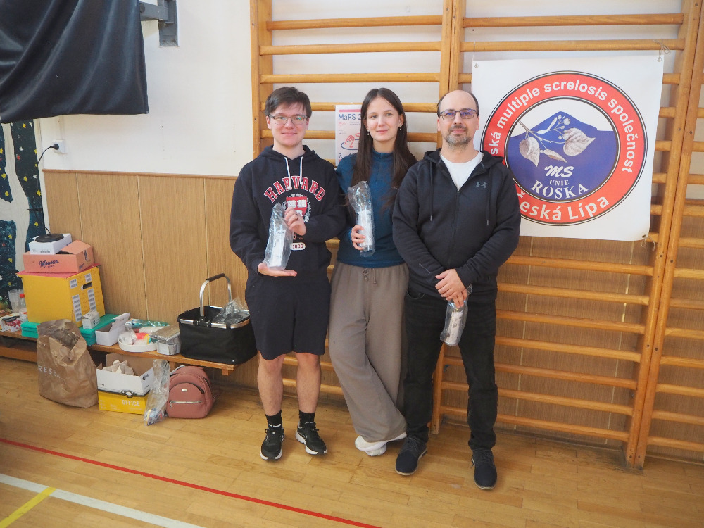 Vítězné družstvo v čele s panem Romanem Lejskem